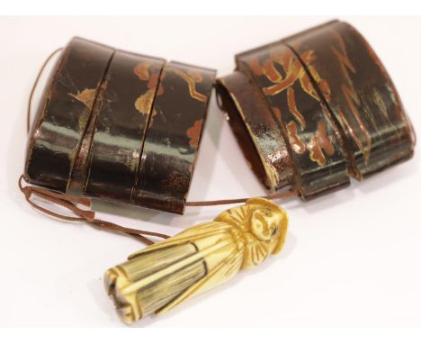 19thC Japanese four compartment INRO with decorated lacquered finish and a hand carved bone Netsuke. P&amp;P Group 1 (£14+VAT