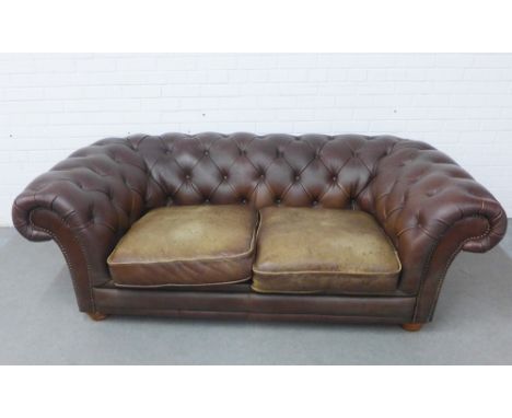 Contemporary brown Chesterfield style sofa, 200 x 66 x 110cm 