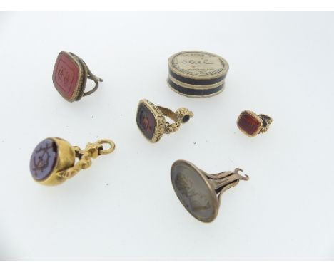 An 18ct gold Swivel Seal, set carnelian and bloodstone,&nbsp;carnelian damaged,&nbsp;&nbsp;together with a small early 19thC 