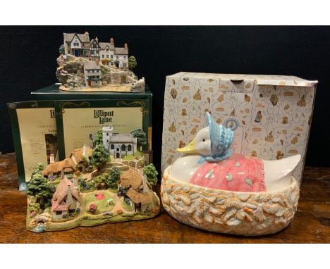 A Lilliput Lane limited edition model Clovelly, 1638/2000, boxed with certificate;  another Sunny Selworthy 443/2000, certifi