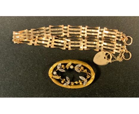 A 8ct gold gate link bracelet, 4.5g; a gold coloured metal brooch; 