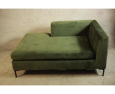 Corner sofa, contemporary. H.70 W.150cm. 