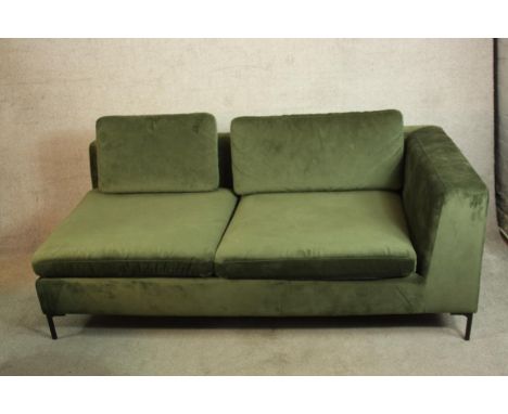 Corner sofa, contemporary. H.90 W.186 D.93cm. 