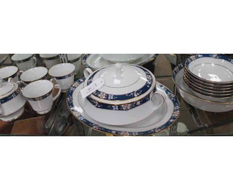 LEGENDARY BY NORITAKE DINNER AND TEA SERVICE
36 pieces