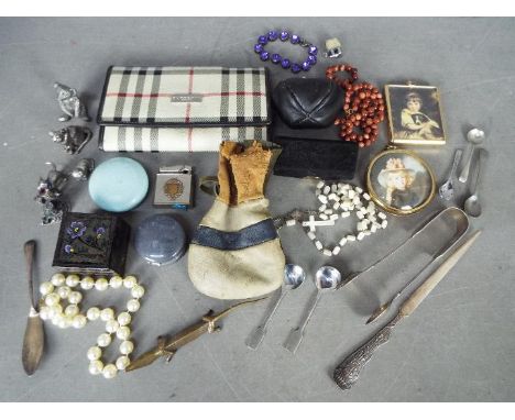 Lot to include vintage cigarette lighters, plated ware, trinket boxes, purse and similar.