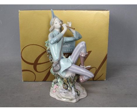 Lladro - A boxed Lladro Privilege Gold figurine, The Pied Piper Of Hamlin, # 8425, approximately 20 cm (h)   Condition: The F