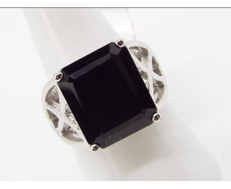 A 12.53 ct Black Spinel Sterling Silver ring size N to O with authenticity certificate