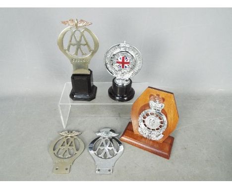 Automobilia - A small collection of Automobile Association (AA) and Royal Automobile Club (RAC) badges to include a South Afr