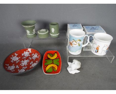 A small mixed lot of ceramics to include Wedgwood Jasperware, Royal Doulton 'Snowman', Oriental, Poole Delphis dish decorated