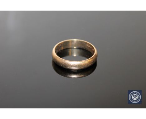 A 9ct gold band ring, size S CONDITION REPORT: 4.5g