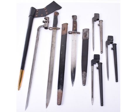 British Model 1888 Lee Metford Bayonet, double edged blade with acceptance stamps to the forte. Housed in the original leathe