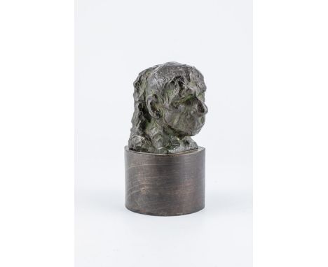 Bernhard Hoetger 1874 Dortmund - 1949 Interlaken/Schweiz ''Moorbauer''. Patinierte Bronze auf Holzsockel. Signiert ''B. Hoert