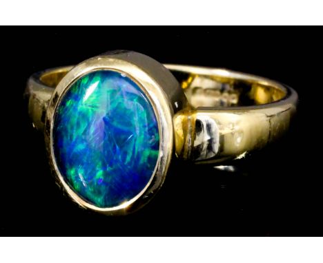 A modern 18ct gold mounted triplet opal set ring, the stone being approximately 1.5ct (ring size P - gross weight 7 grammes) 