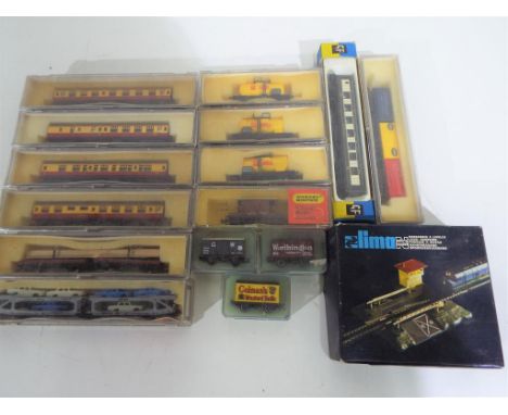 Hornby Minitrix, Wrenn, Grafar, Lima, Peco - a collection of fifteen N gauge passenger and goods rolling stock, exc+ and a bo