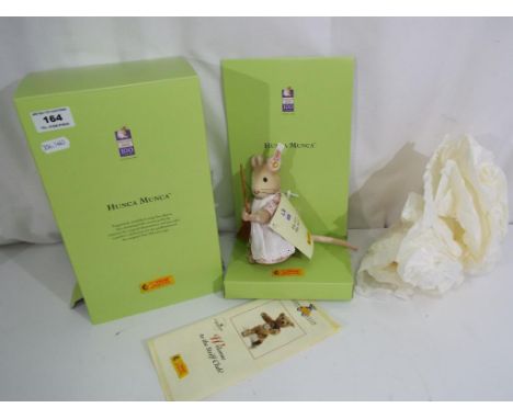 Steiff - Two Bad Mice 100 years, Hunca Munca bear issued in the year 2004, number 920 of a limited edition of 1500, mint in b