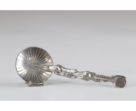 Silver spoon representing a geisha with an umbrellaSizes: H=140mm L=50mmWeight (K): 0.023kg