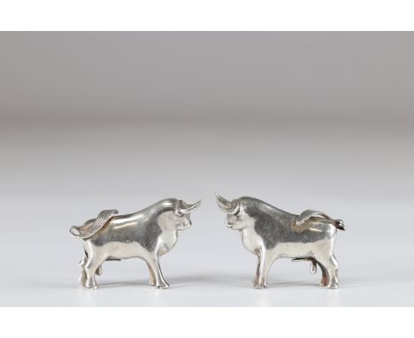 Pair of silver bullsSizes: H=55mm L=90mmWeight (K): 0.276kg