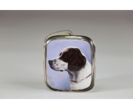 box decorated with a hunting dog's head in enamel circa 1900Sizes: L=90mm l=80mmWeight (K): 0.125kg