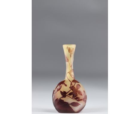 Emile Galle soliflore vase released in acid with flower decorationSizes: H=135mm l=70mmWeight (K): 0.225kgAuthor / artist: EM