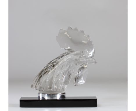 Rene Lalique "rooster's head"Sizes: L=190mm ; l=80mm ; H=210mmWeight (K): 1.944kgAuthor / artist: rene LALIQUE