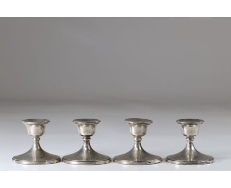 Table candlesticks (4) in silver with English hallmarksSizes: H=80mm D=90mmWeight (K): 0.800kg