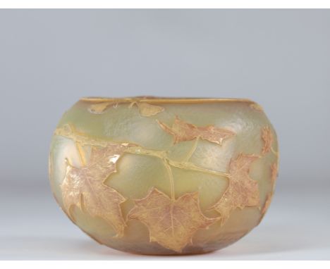 Daum Nancy vase cleared with acid "with chestnuts"Sizes: L=200mm ; H=150mmWeight (K): 1.398kgAuthor / artist: DAUM NANCY