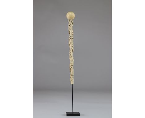 Carved handle decorated with oak leavesSizes: L=250mm l=30mmWeight (K): 0.195kg
