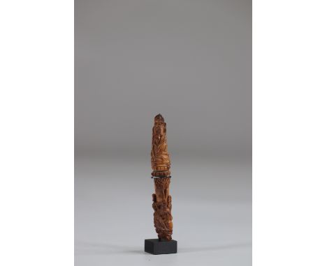 Finely carved needle caseSizes: H=100mm D=20mmWeight (K): 0.056kg