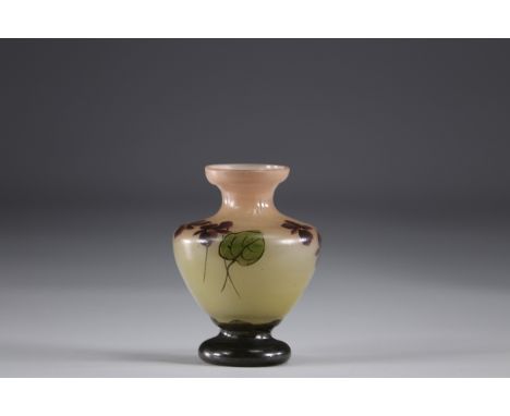 Legras vase decorated with violetsSizes: H=100mm D=75mmWeight (K): 0.115kgAuthor / artist: LEGRAS