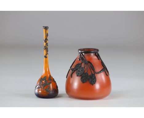 Lot of 2 vases in glass paste floral decoration in applicationSizes: Soliflore H=150mm D=50mm Vase H=110mm D=100mmWeight (K):