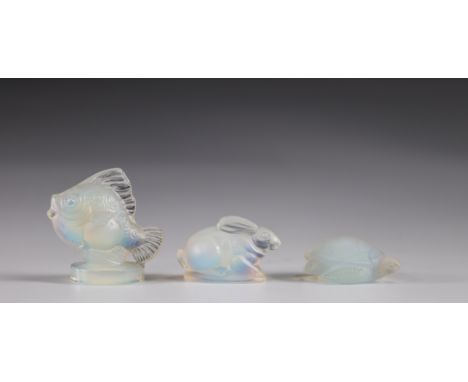 Sabino France 3 animal subjects in opalescent molded glassSizes: H= 20 a 40mmWeight (K): 0.140kg