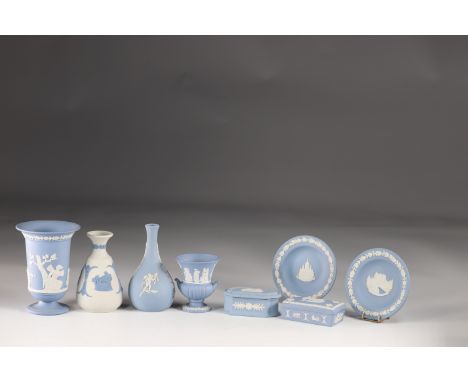 Wedgwood LotSizes: H= de 30 a 135mmWeight (K): 1.330kg