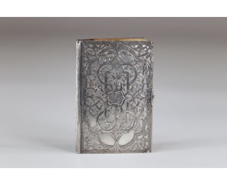 Very finely worked mother-of-pearl and silver ballroom notebook 19thSizes: L=100m l=70mmWeight (K): 0.089kg