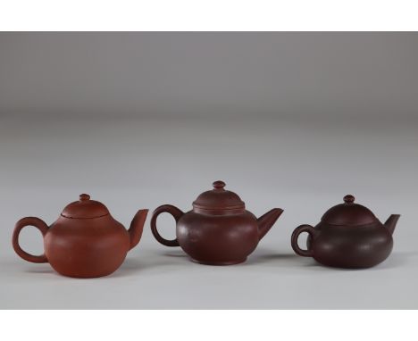 Chinese teapots (set of 3) In Terracotta Yixing marks under the piecesSizes: H=70mm L=110mmWeight (K): 0.197kg