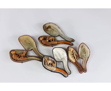 Lot of 4 amber and foam pipes with animal scenes and a jockeySizes: diversWeight (K): 0.220kg