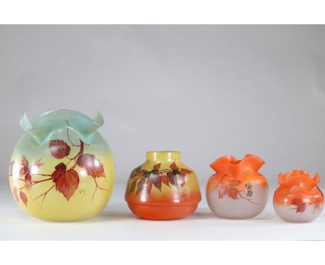 Legras set of 4 vases with floral decorationSizes: Grand vase H=265mm D=240mm Vase moyen 1 H=160mm D=170mm Vase moyen 2 H=160