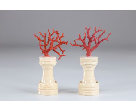 Curiosity pair of vases decorated with red coral 19thSizes: H=140mm L=80mmWeight (K): 0.285kg