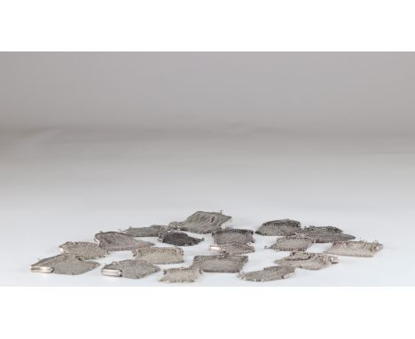 Lot of 18 silver purses 800 thousandths chainmailSizes: diversWeight (K): 1.418kg