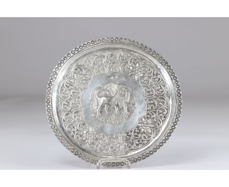 Silver dish in the center a lion probably IndiaSizes: D=245mmWeight (K): 0.288kg