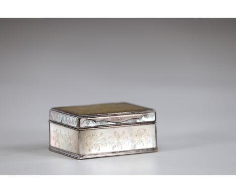 19th century mother-of-pearl boxSizes: L=70mm l=50mmWeight (K): 0.100kg