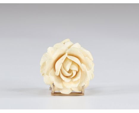 Ivory pendant carved with a rose circa 1900Sizes: D=55mmWeight (K): 0.028kg