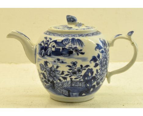 A Nankin Teapot decorated with the fence pattern, flowers and buildings, the cover with a bud lift, and with loop handle.   5