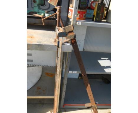 2 sash clamps