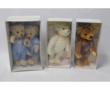 BOXED MERRYTHOUGHT BOOKEND BEARS - 'Holly' and 'Cookie' Limited Edition 24/450, a boxed 'Millennium Ballet Bear' and a boxed 