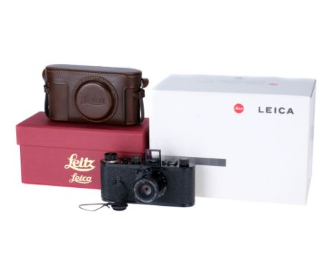 A Leica O-Series Replica Camera, 2000, black, serial no. 2677098, with Leitz Anastigmat f/3.5 50mm lens, body, E, shutter wor