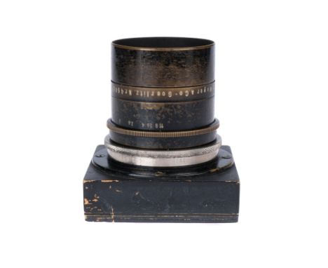 A Hugo Meyer Plasmat f/1.5 3½" Lens, black/brass, serial no. 464615, body, G, elements, VG, some very light cleaning marks