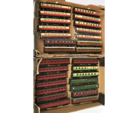 Joblot Assortment of 28 Unboxed Carriages - Mix of Hornby, Lima, Bachmann and Airfix. Conditions: Mostly Good to Good Plus.
