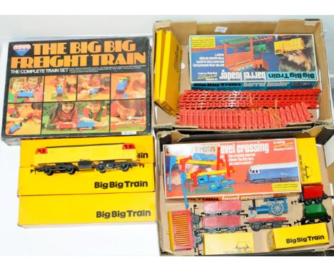 Collection of BigBig Train (Rovex Tri-ang) items - One Trainset, Two boxed Carriages (RV-257) and One boxed Locomotive (RV256