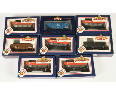 Group of Bachmann Branchline Wagons - 33-376, 33-129, 33-125A, 5x 33-551B. Conditions: One 33-551B is Missing one end couplin