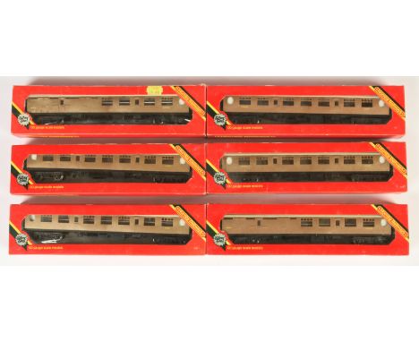 Group of Hornby (GB) LNER Carriages - 4x R.937 Full Third, 2x R.938 Brake Third. Conditions: Good Plus to Excellent in Good P